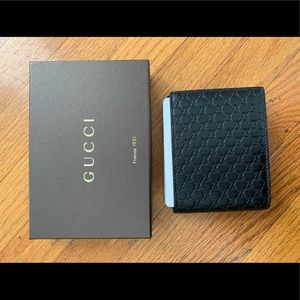 Men’s Gucci Double G embossed wallet